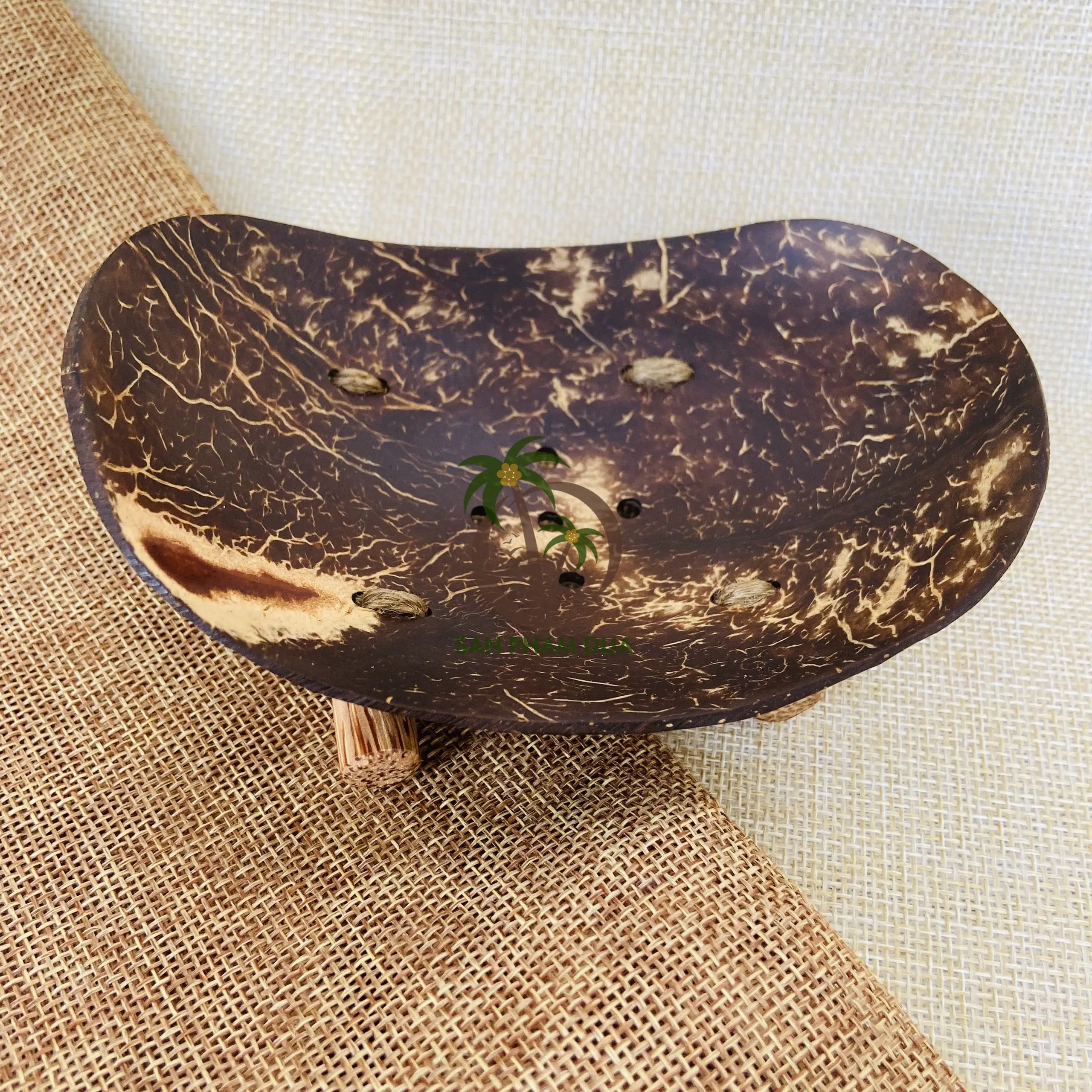 VIETNAM HIGH QUALITY NATURAL COCONUT SHELL SOAP HOLDER/ COCONUT SHELL SOAP DISH WITH DRAINING HOLE IN FISH FLOWER LEAF SHAPE