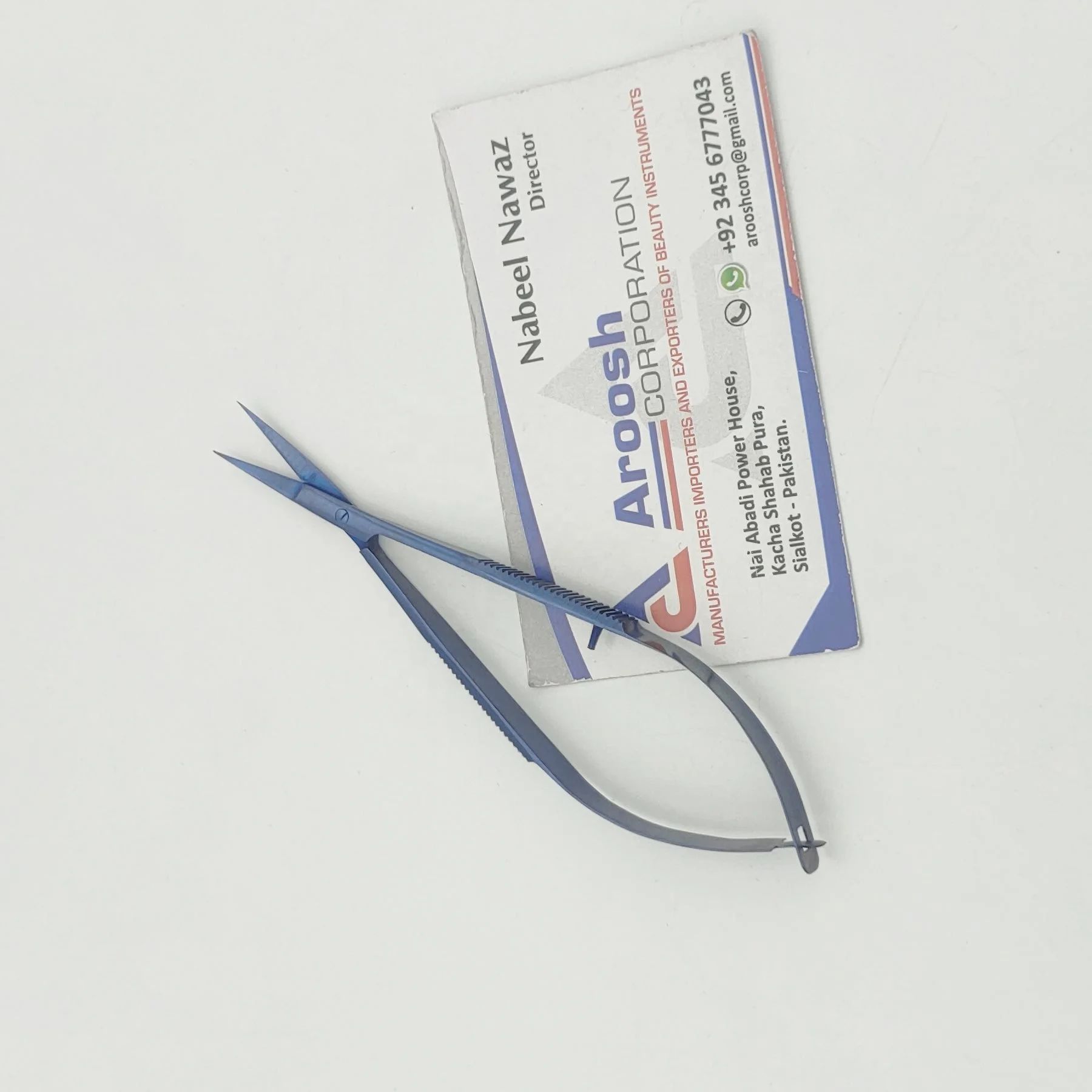 4.5 Inch Grade Stainless Steel Plasma Blue Spring Action Snips Curved Tip Eyebrow Scissors with Sharp Blade for Thread Cutting