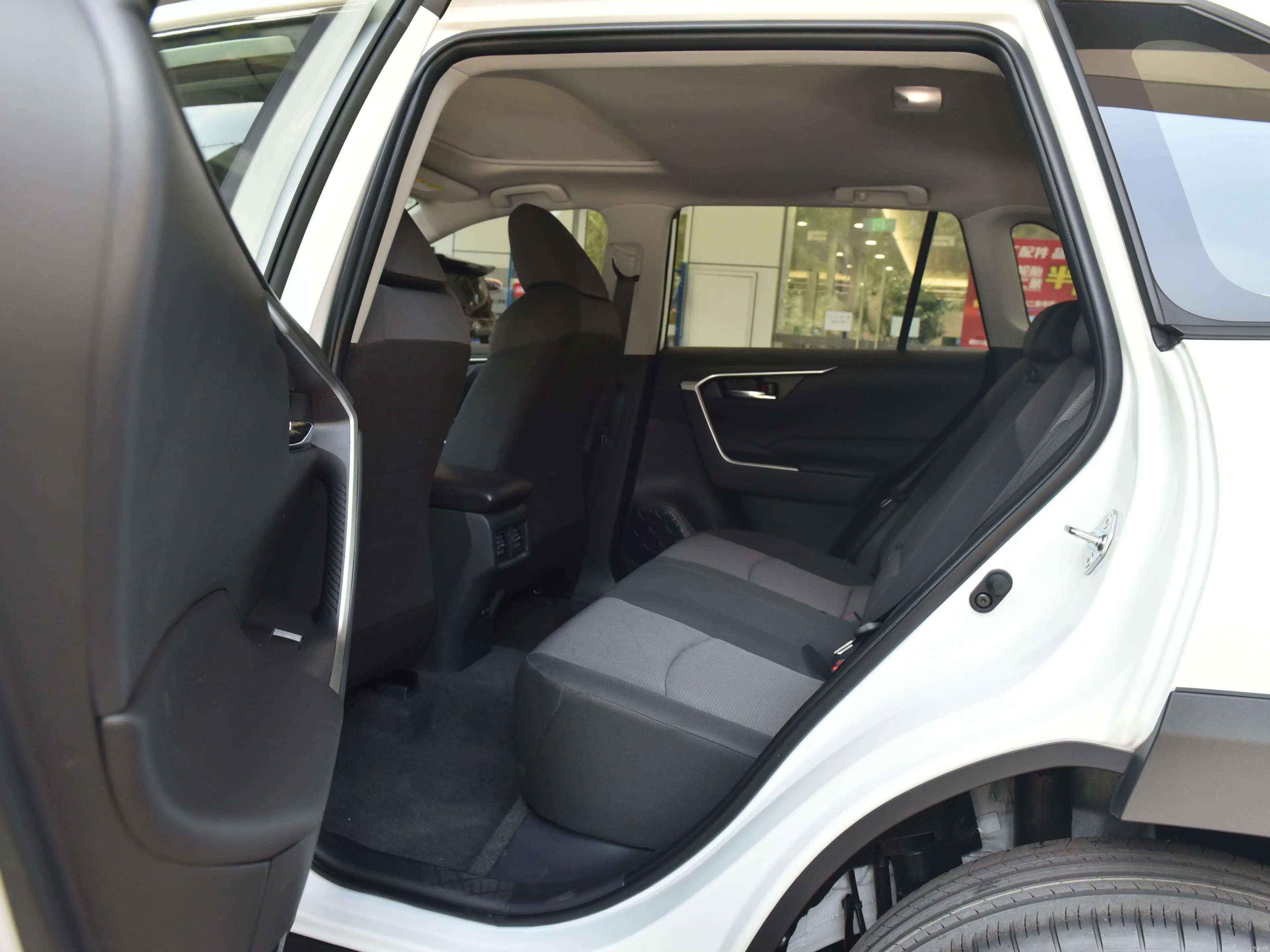 Продается TOYOTA RAV4 б/у Левостороннее Toyota 2020 новых энергетических транспортных средств