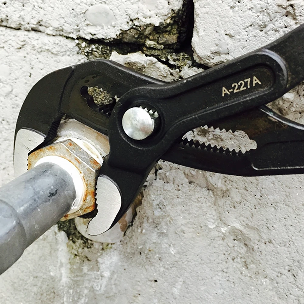 Плоскогубцы водяного