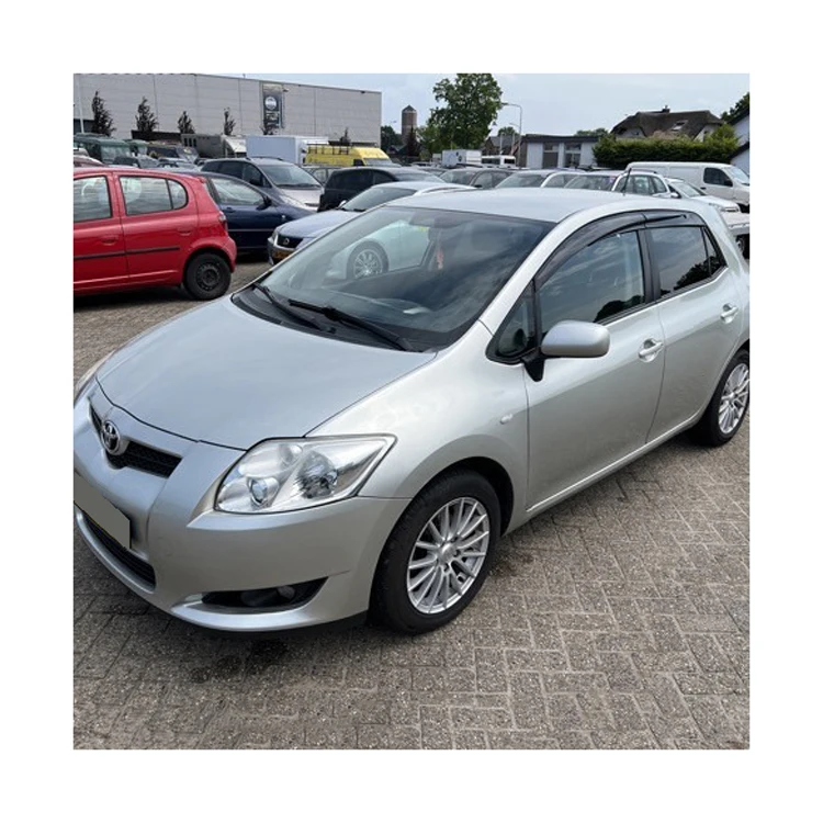 Toyotai Auris remote keyless entry, push-start ignition