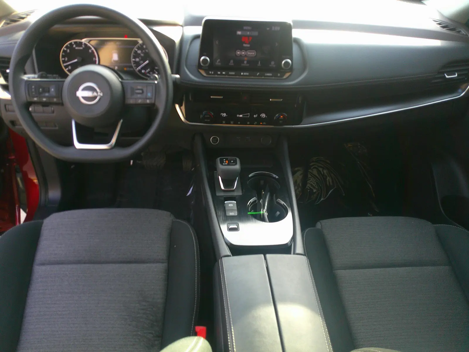 Подержанный 2023 Nissan Rogue SV