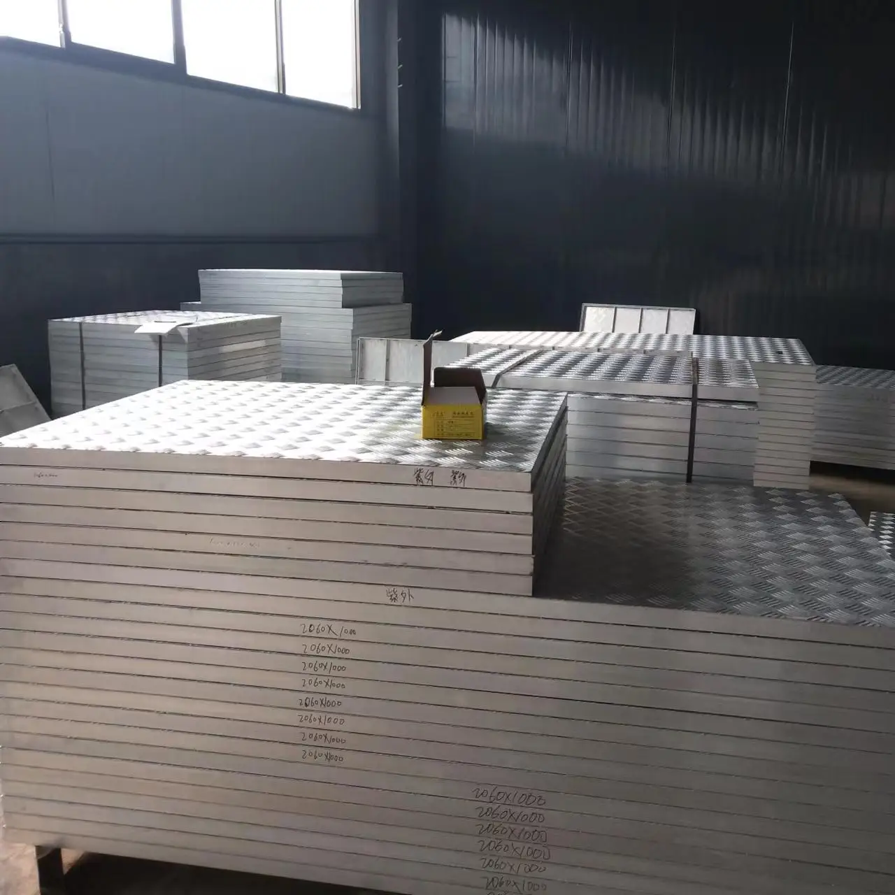 Metal Building Materials Hot Dipped Rod through aluminum grating