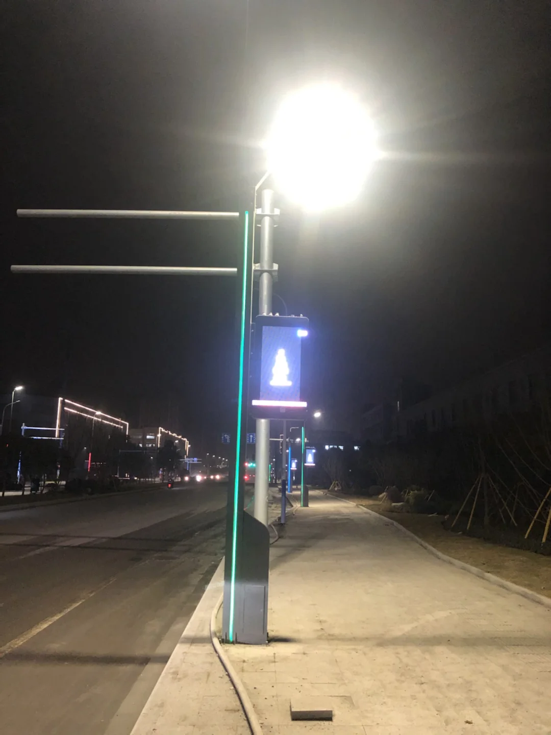 INTEFLY Customized Ground Electric Intelligent 8M Street Slolar Light Smart Pole For Smart City 5G