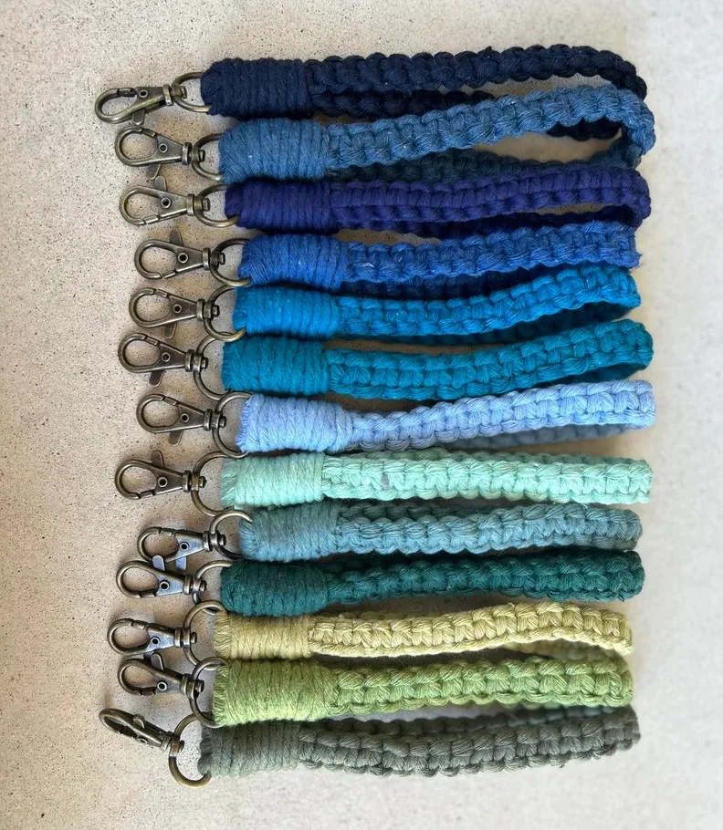 Wholesale Hand Woven Macrame Keychain Holder for Car Key and Bags Hanging Boho Hand-woven Keychain