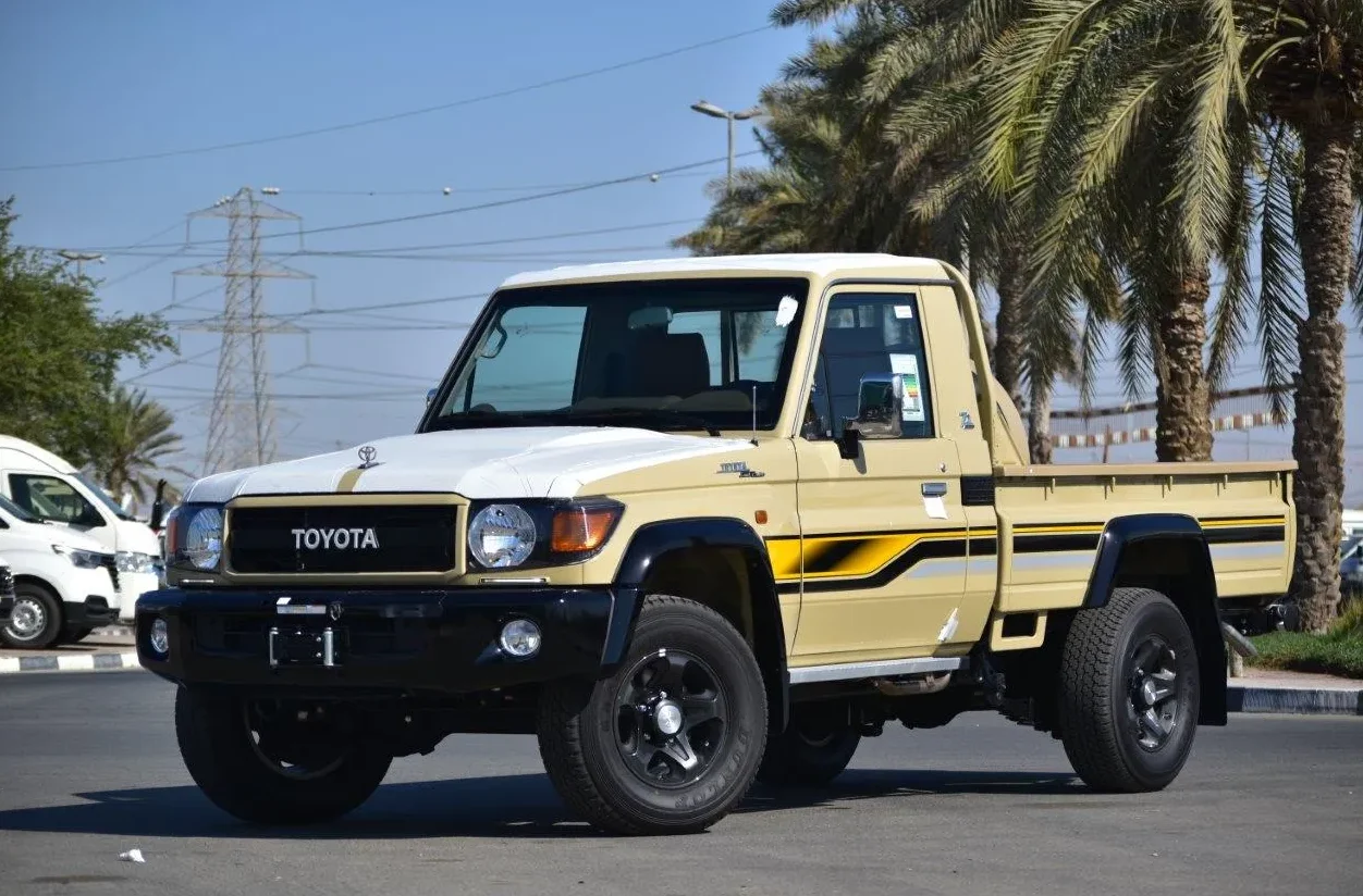 Japanese high quality Toyota Land Cruiser Pickup truck right / Left hand drive automobiles cheap used cars for sale