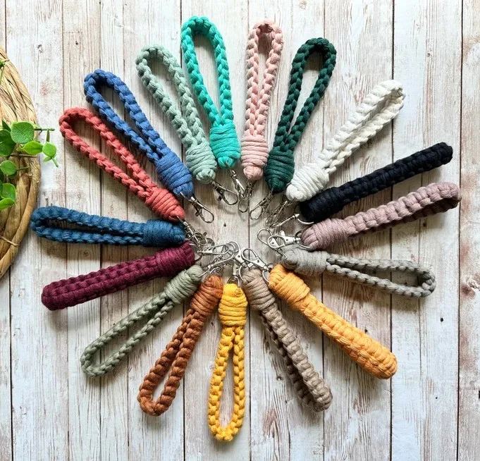 Wholesale Hand Woven Macrame Keychain Holder for Car Key and Bags Hanging Boho Hand-woven Keychain