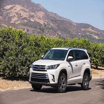 Front-engine  front-wheel-drive & Front-engine  four-wheel-drive Used Toyota Highlander SUVs for sale