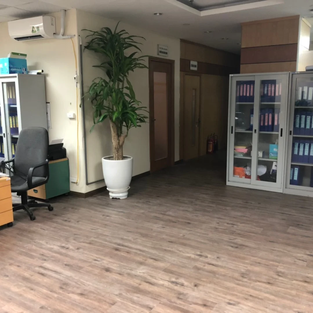 SPC Flooring factory manufacture in Vietnam SPC floor modern design wood stone design vintage design