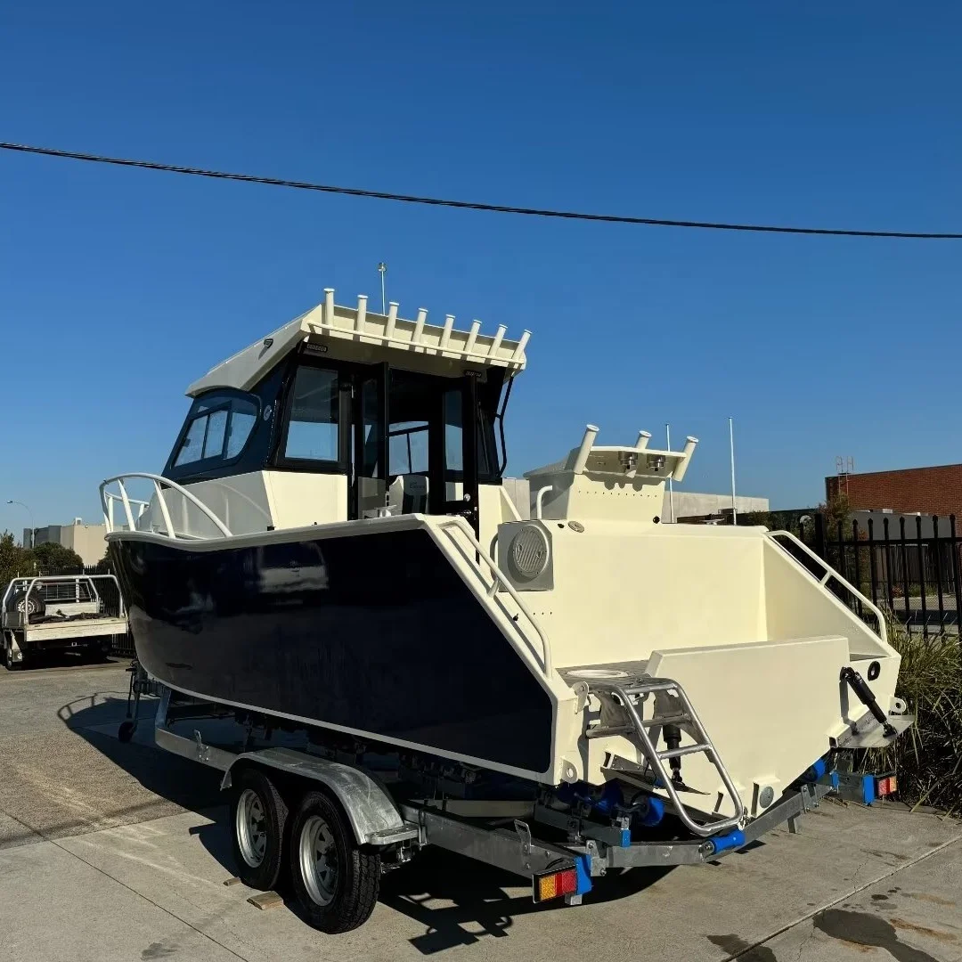 6.85m Small Size Aluminum Luxurious Private Yacht Cabin Boat