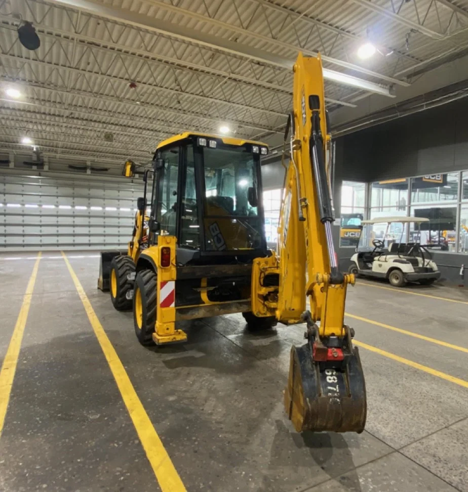 Абсолютный JCB 3CX компактный экскаватор-погрузчик с 18 стандартным профилем ковша экскаватора зубьями готов к работе и легко работает