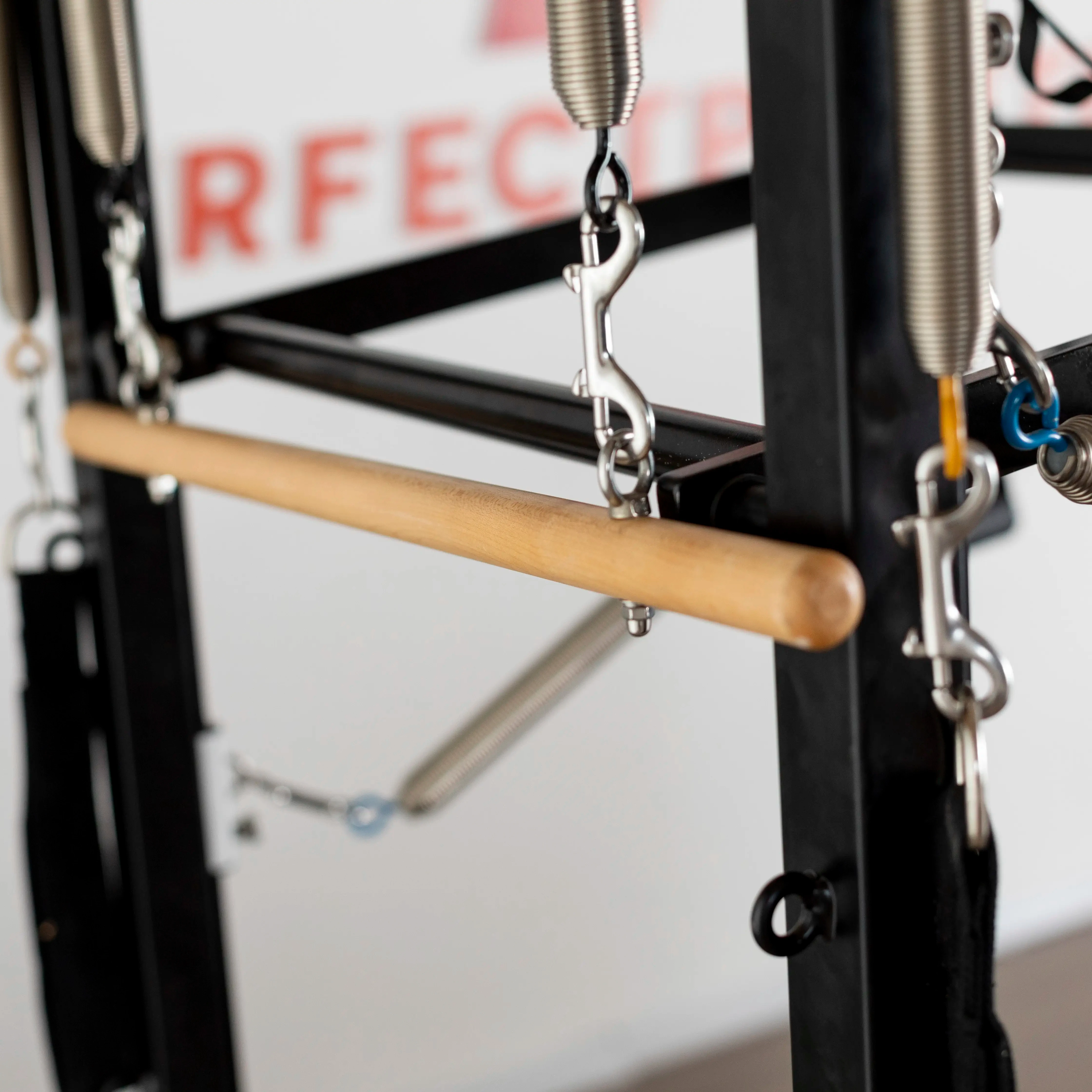 Custom Commercial High Quality Rehabilitation Equipment White aluminum pilates reformer tower