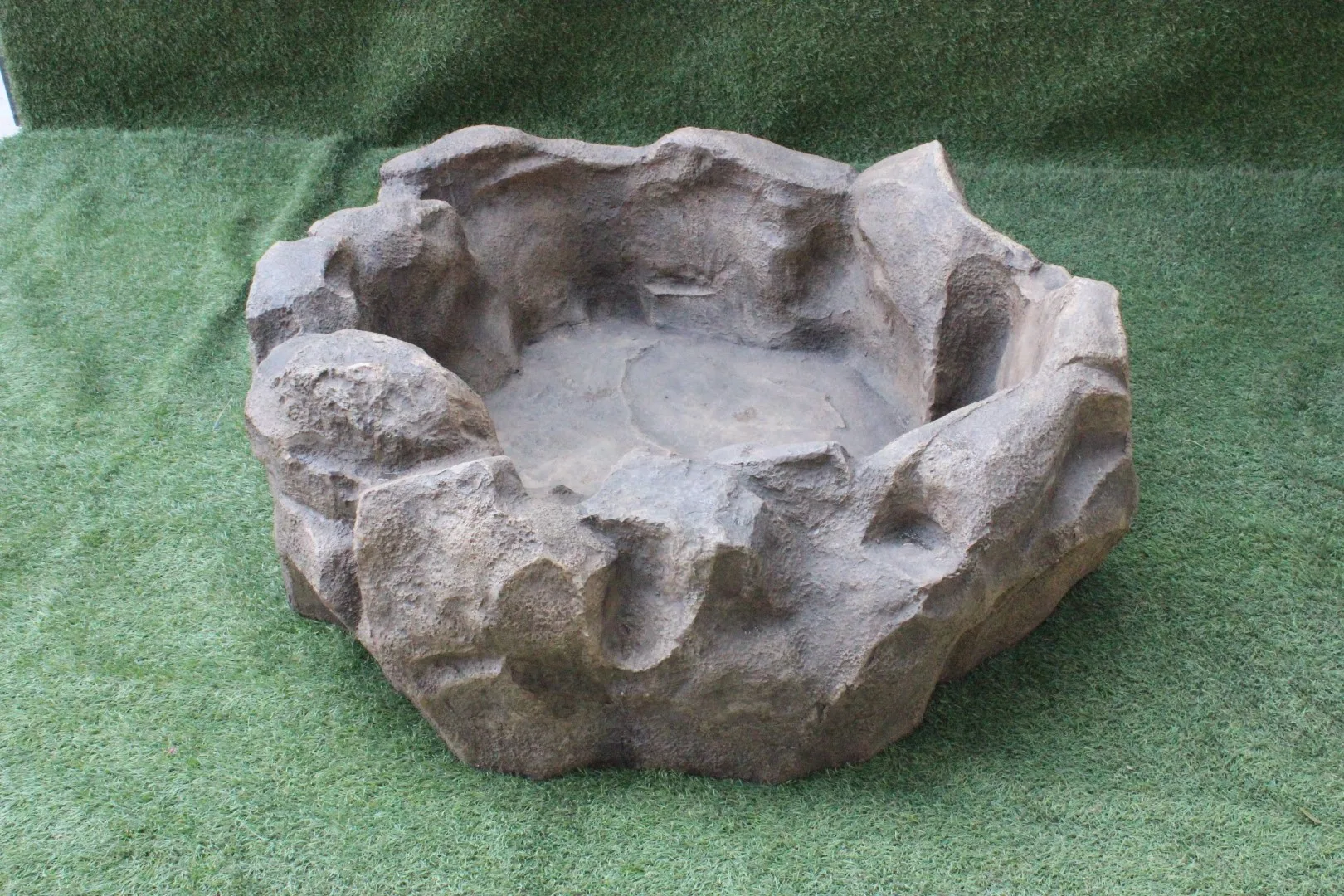 Direct Factory Prices Round Pond Small with Fiberglass Material Made Natural Look Pond For Sale By Indian Exporters