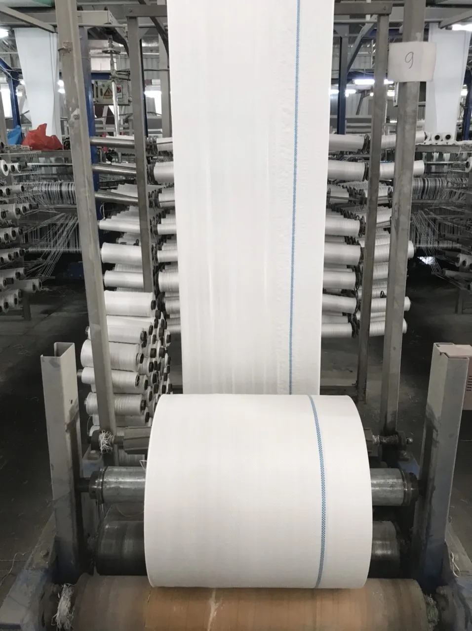 Vietnam100%  polyethylene new material  multi-colors pp woven bag roll wholesale