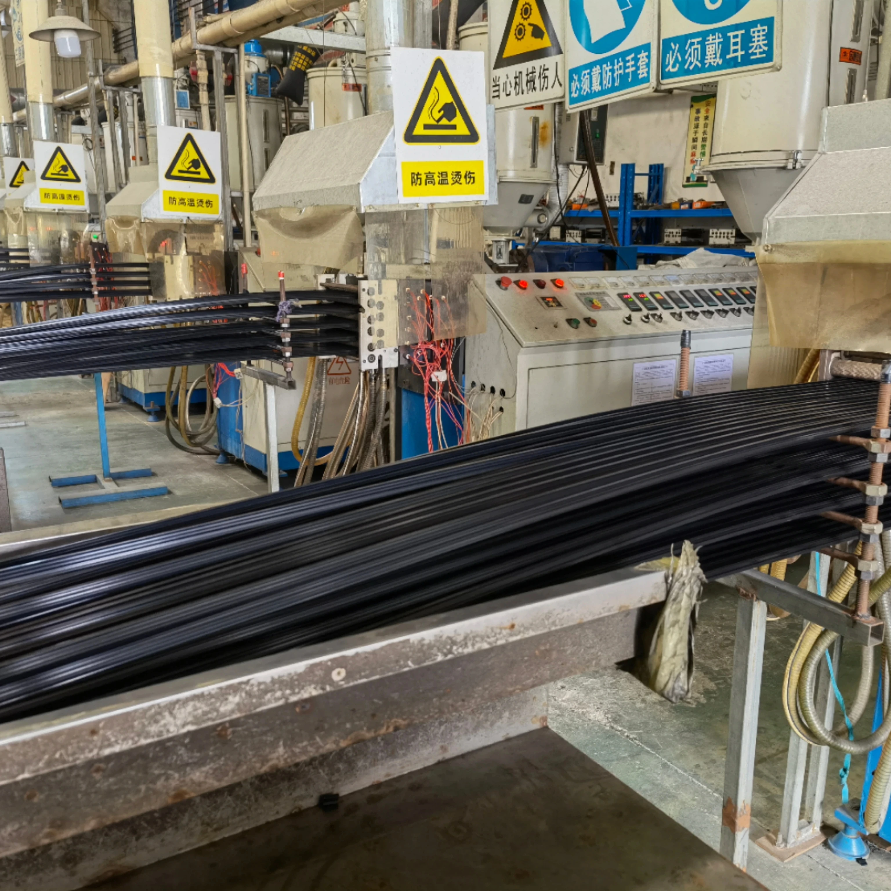C44 and C64 PA66 GF25 Strips Thermal Break Strips