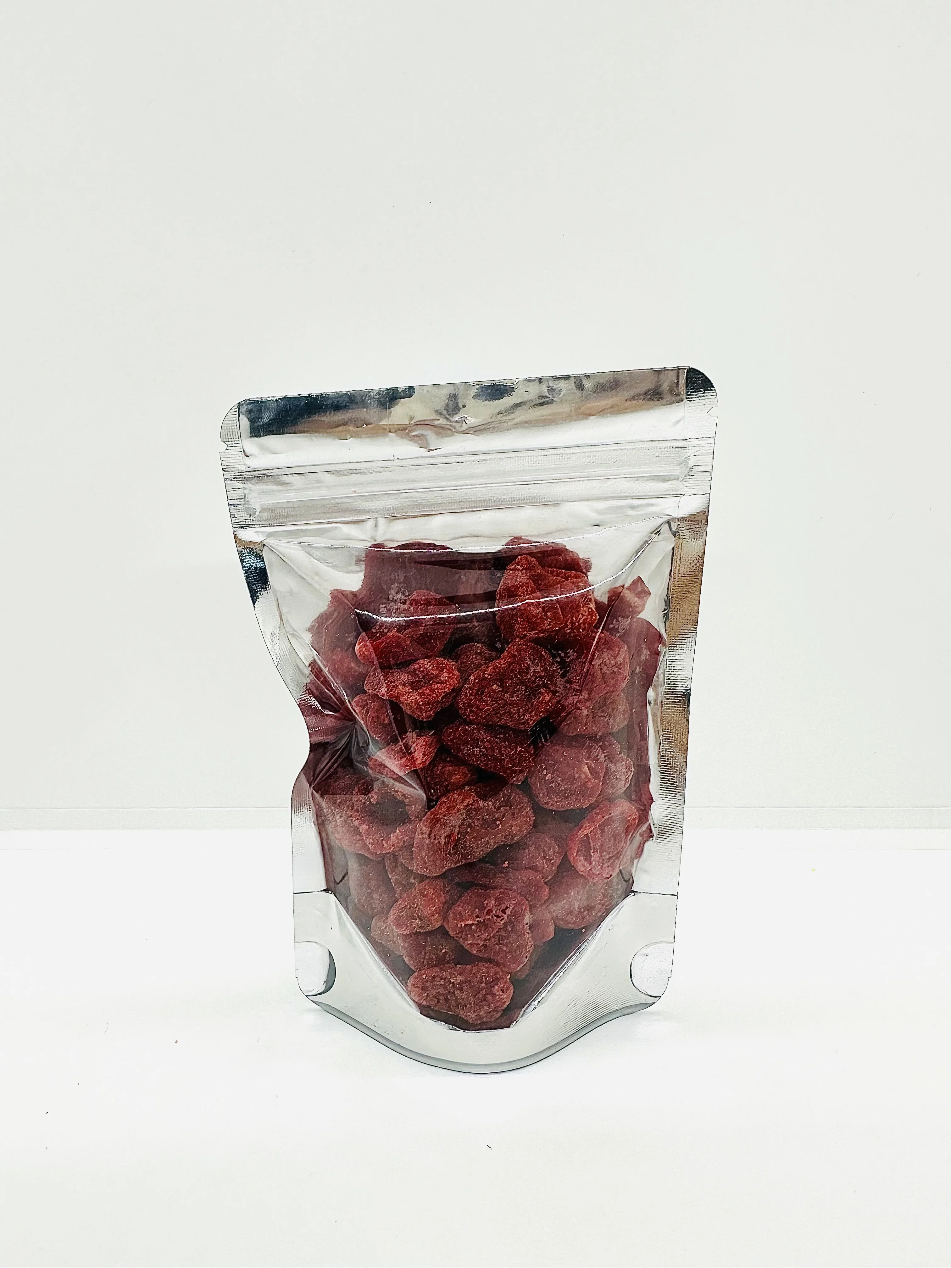 Diet food trend with dried strawberry through hot air dehydration process export FOB Bangkok price term