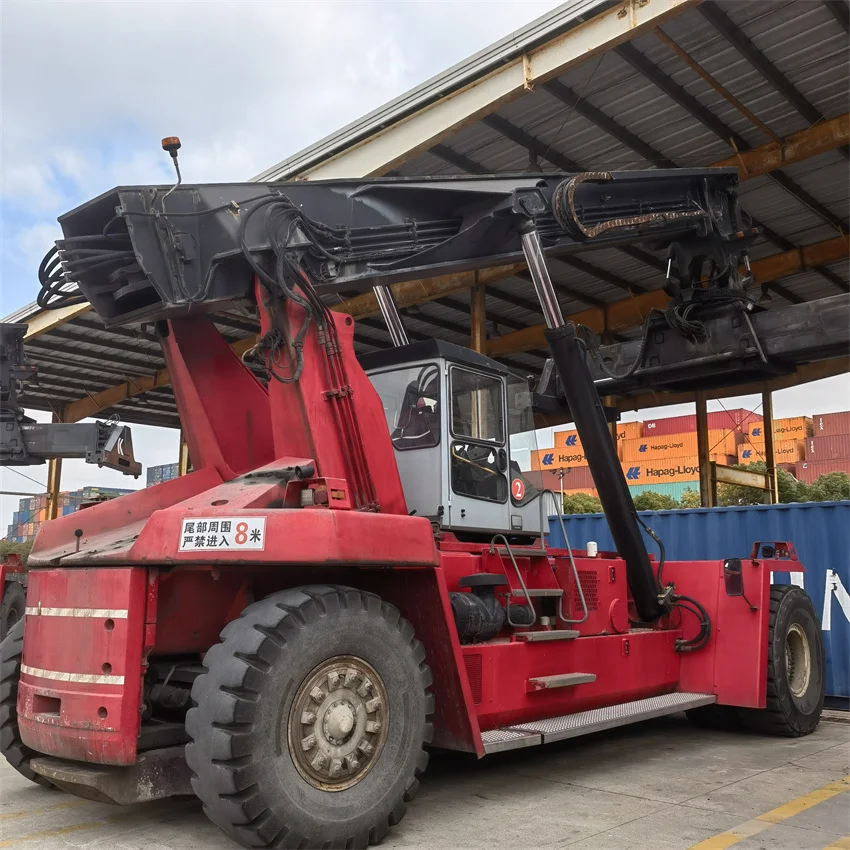 Контейнер и портовый аппарат Kalmar DRF450 60S5 Швеция 45-тонный контейнерный штабелер DRF DRT DRU 450 в Шанхайском порту