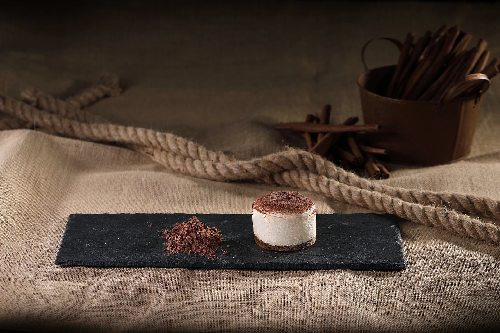 Cost-Effective Single Serving Tiramisu Sponge Cake Packaging Wedding Cake Food Cutterly High Quality