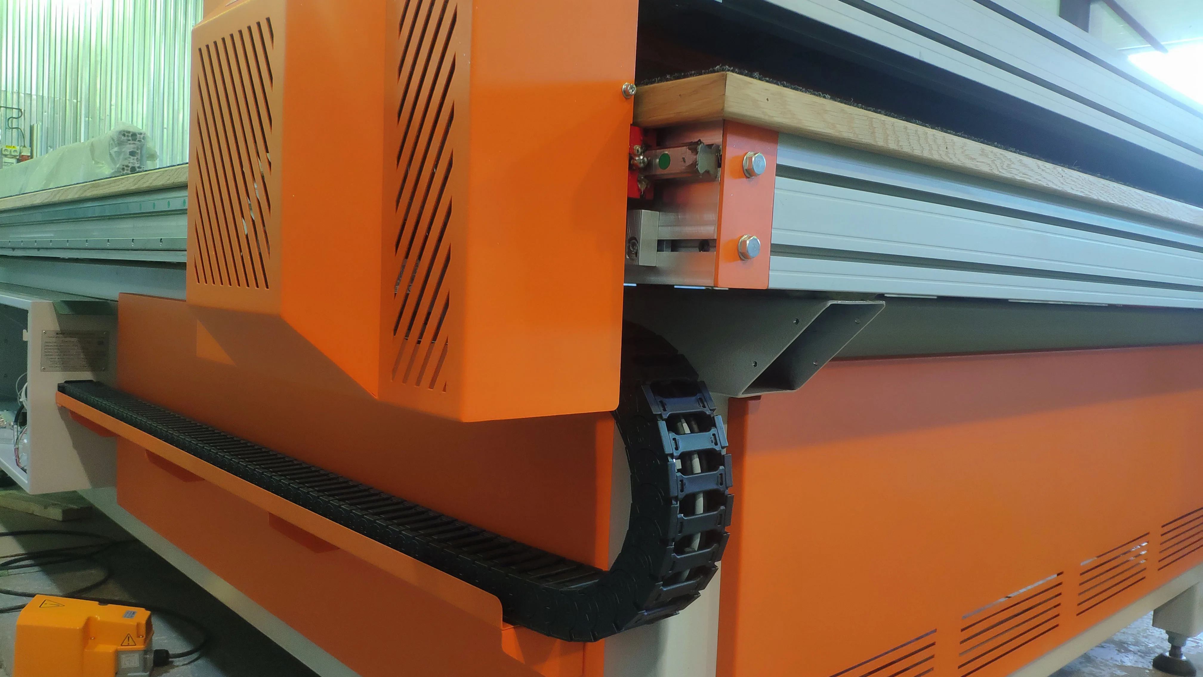 Professional CNC glass cutting machine Sherhan 1828 equipment for linear and curved cutting of glass and mirror sheets