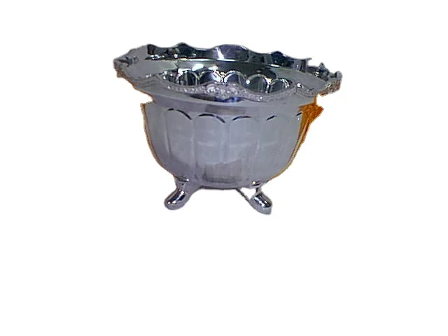 Посуда и тарелки из нержавеющей стали с серебряными ножками