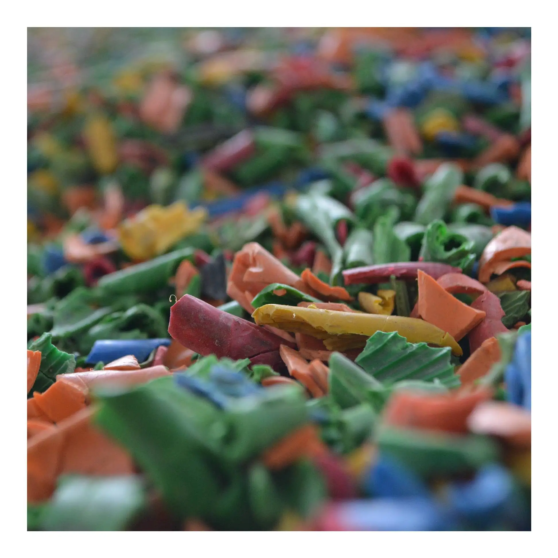 Most Recommended High Quality Recycled Regrind Reprocessed High Density Polyethylene HDPE Mix Color Flake Malaysia Top Exporter