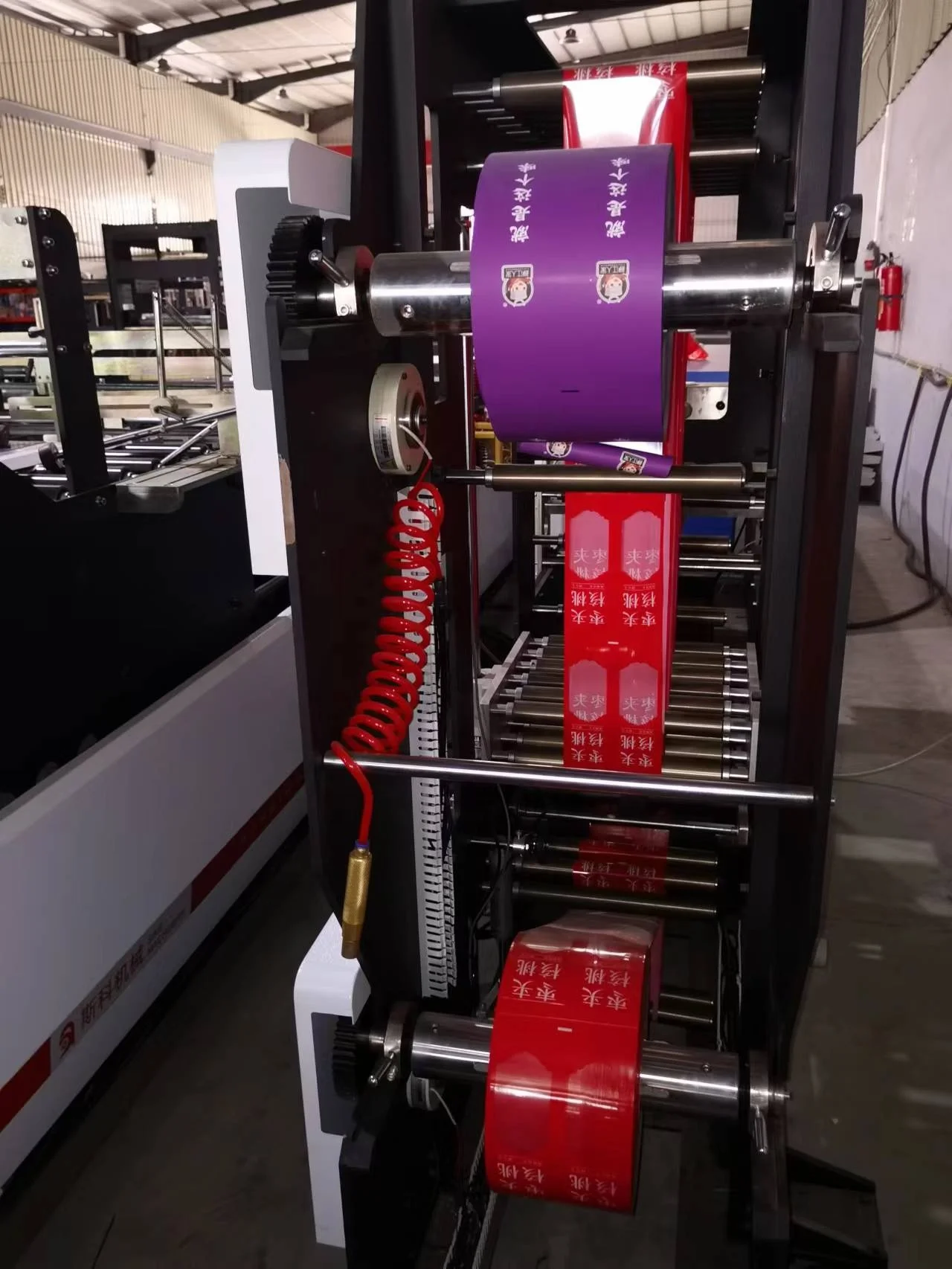 Hot sale newly designed single lane eight side seal pouches making machine