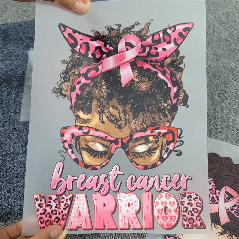 Перенос рака груди для футболки наклейки передачи тепла одежды розовая лента никто не борется в одиночку Dtf Трансферы Дизайн