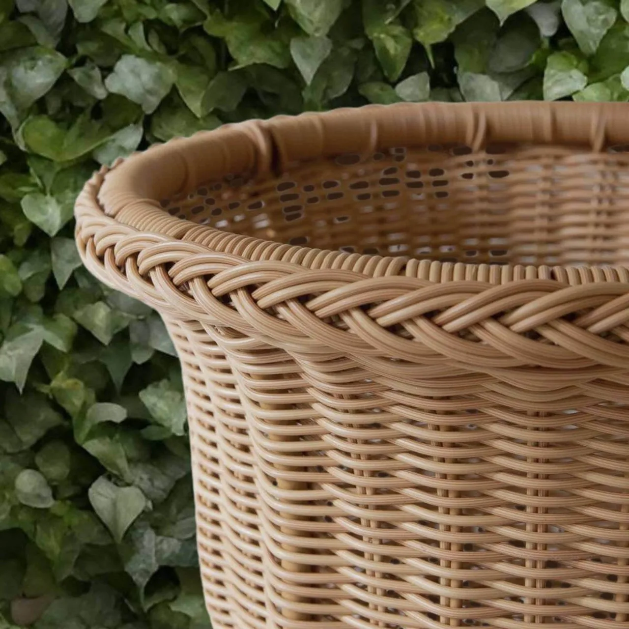 Hot Trend Modern Rattan Wicker Footed Urn Vase Home Decoration Woven Flower Vase Urns Tabletop Bohemian Vintage made in Viet Nam