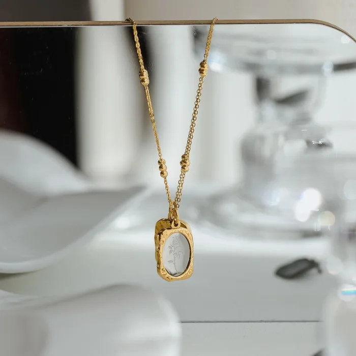 Magic Mirror Design Stainless Steel Pendant Necklace Waterdrop Embossed Rose Flower Pendant Statement Necklace