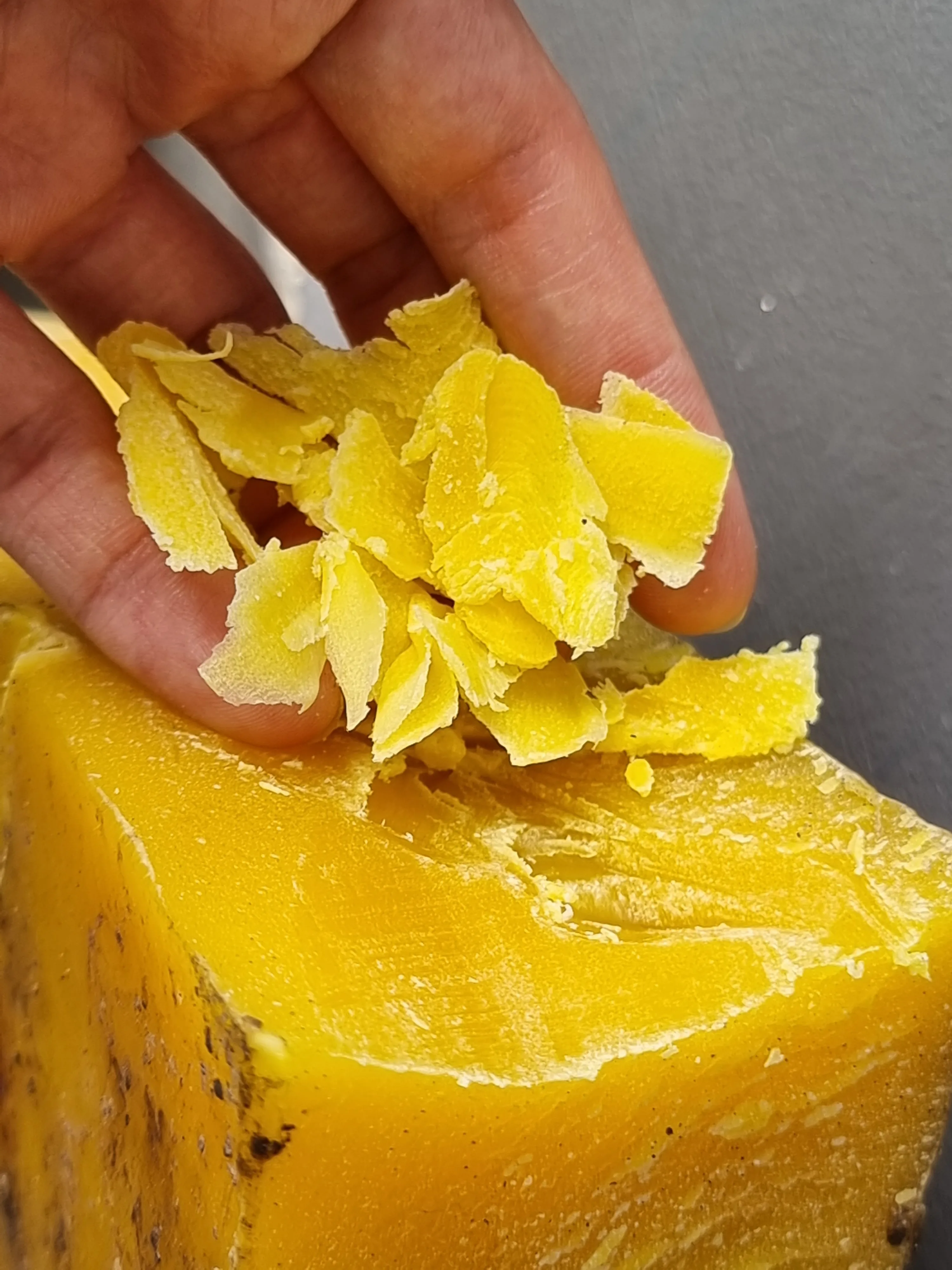 Viet Nam BEESWAX 100% pure refined yellow organic beeswax wholesale in bulk