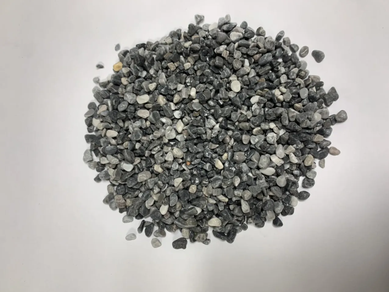 Landscaping Garden Dark Grey Pebbles Unpolished Natural Riverstones Pebble Stone for Sale Prices