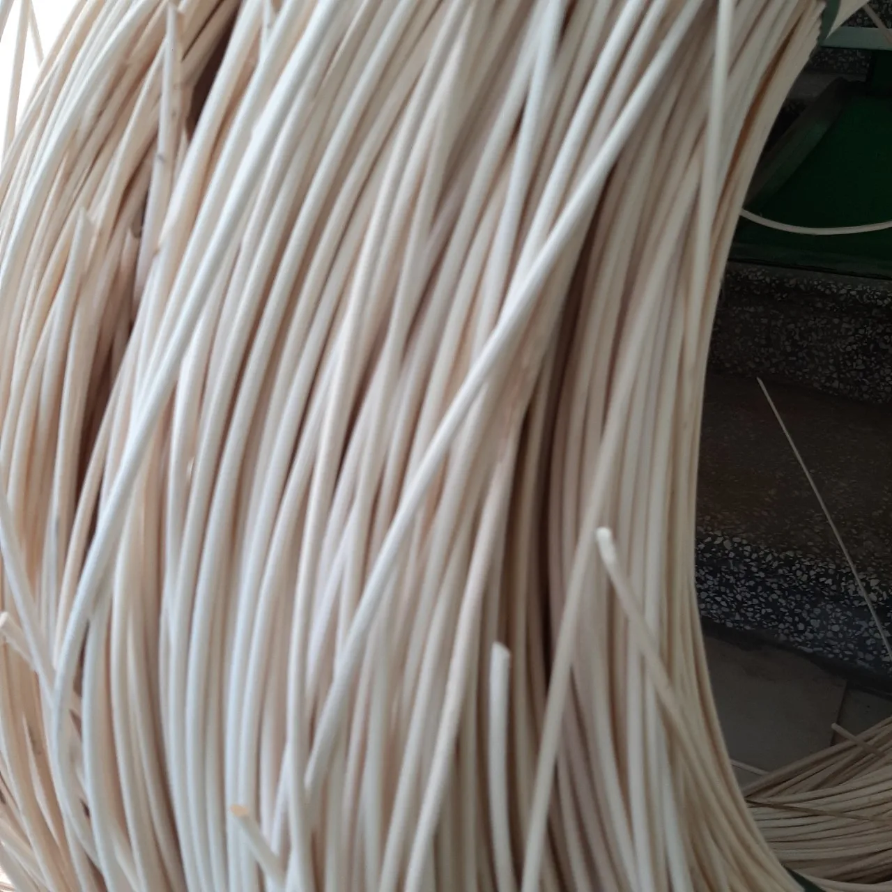 Low Price Vietnam Raw Natural Rattan Core And Peel From Vietnam Factory Bulk Quantity High Quality from Vigifarm 1.5mm to 10mm