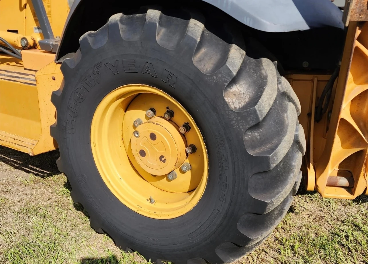 Second Hand 4X4 Case backhoe loader With Cab Pilot controls Auxiliary hydraulics Extended hoe for sale
