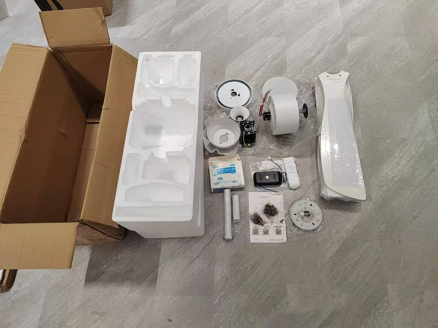 V5202 High Wind Power Solid Wood Ceiling Fan Light for Home Living Room Bedroom and Dining Room