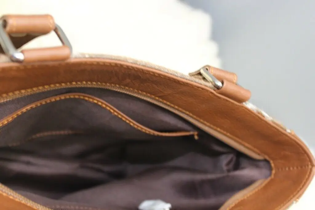 OEM wholesale 2022 real cowhide fur leather tote bag latest cowhide genuine fur handbag hand bag for unisex