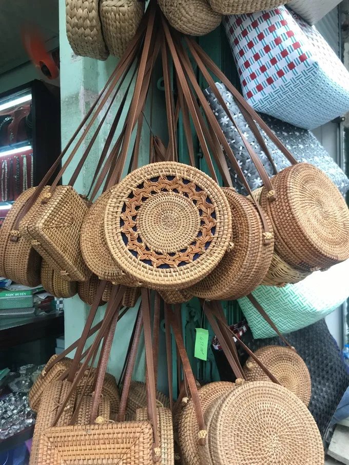 Hot Trend in 2023 Best Wholesale Price Natural Handwoven Round Rattan Bag Shoulder Leather Straps Natural made in Vietnam