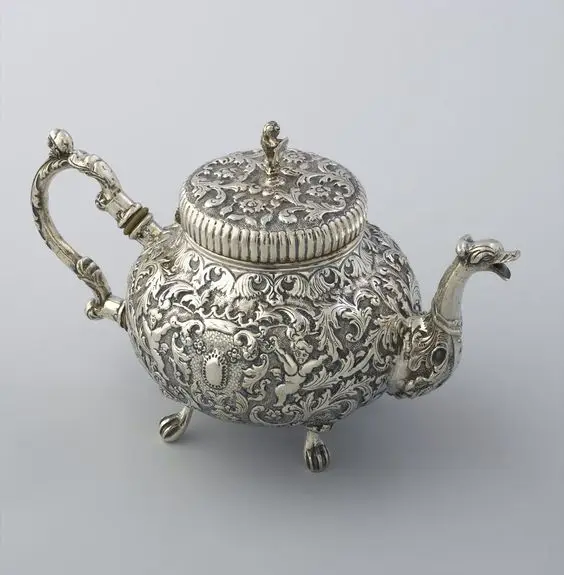 Hot Selling Brass Tea New Embossed Brass tea Pot In For Kitchenware Latest Milk Pot New Coffee Kettle In New Style