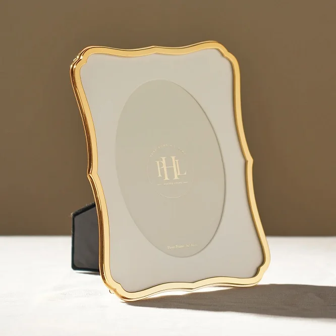 Hot Selling Customized Shape And Size Golden Finished Metal Photo Frame And Picture Frame For Office Desk