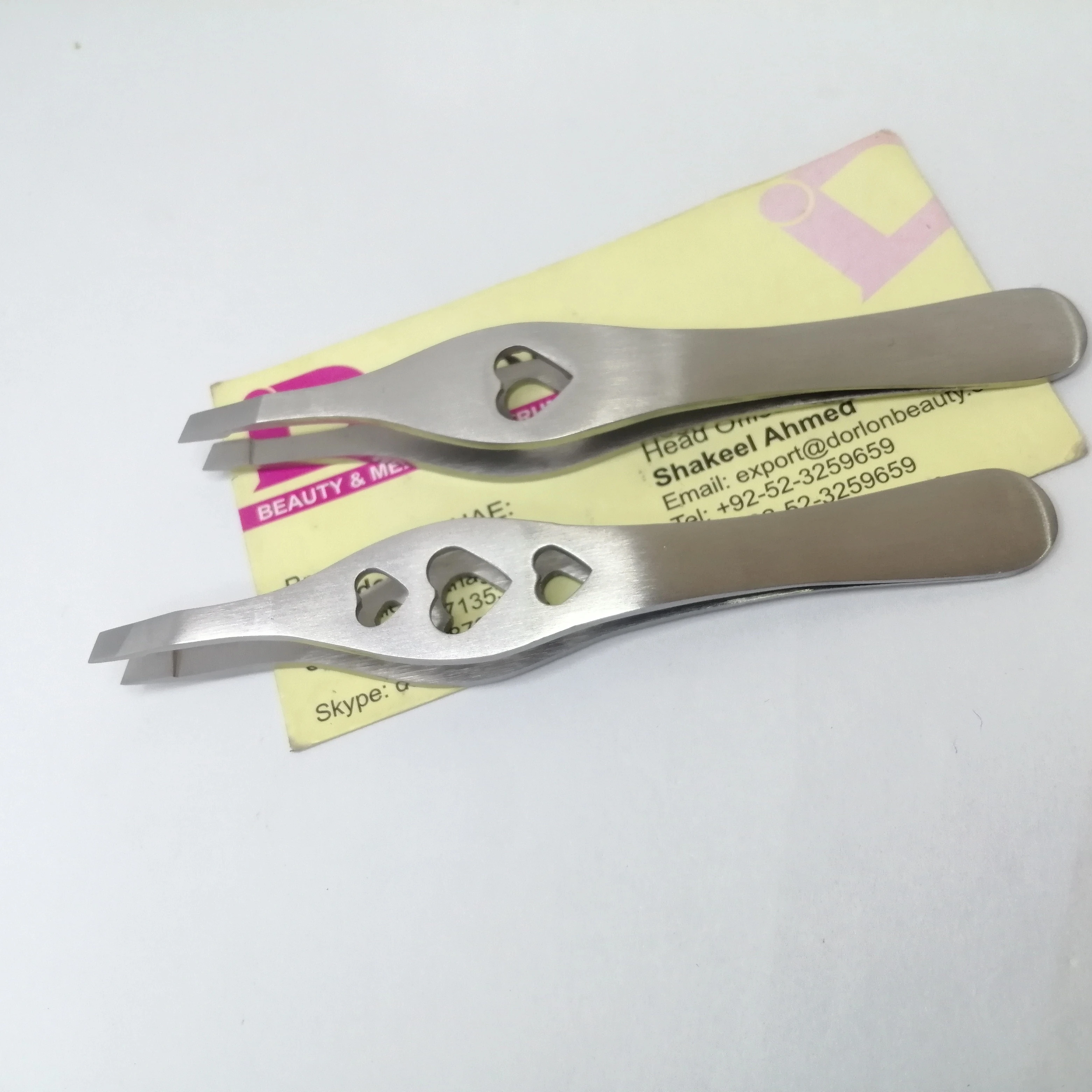 Heart Grip Eyebrow Tweezers Custom Logo Sustainable Steel Slanted Brow Tweezer Private Label Eyebrow Clip Slant Tip Tweezers