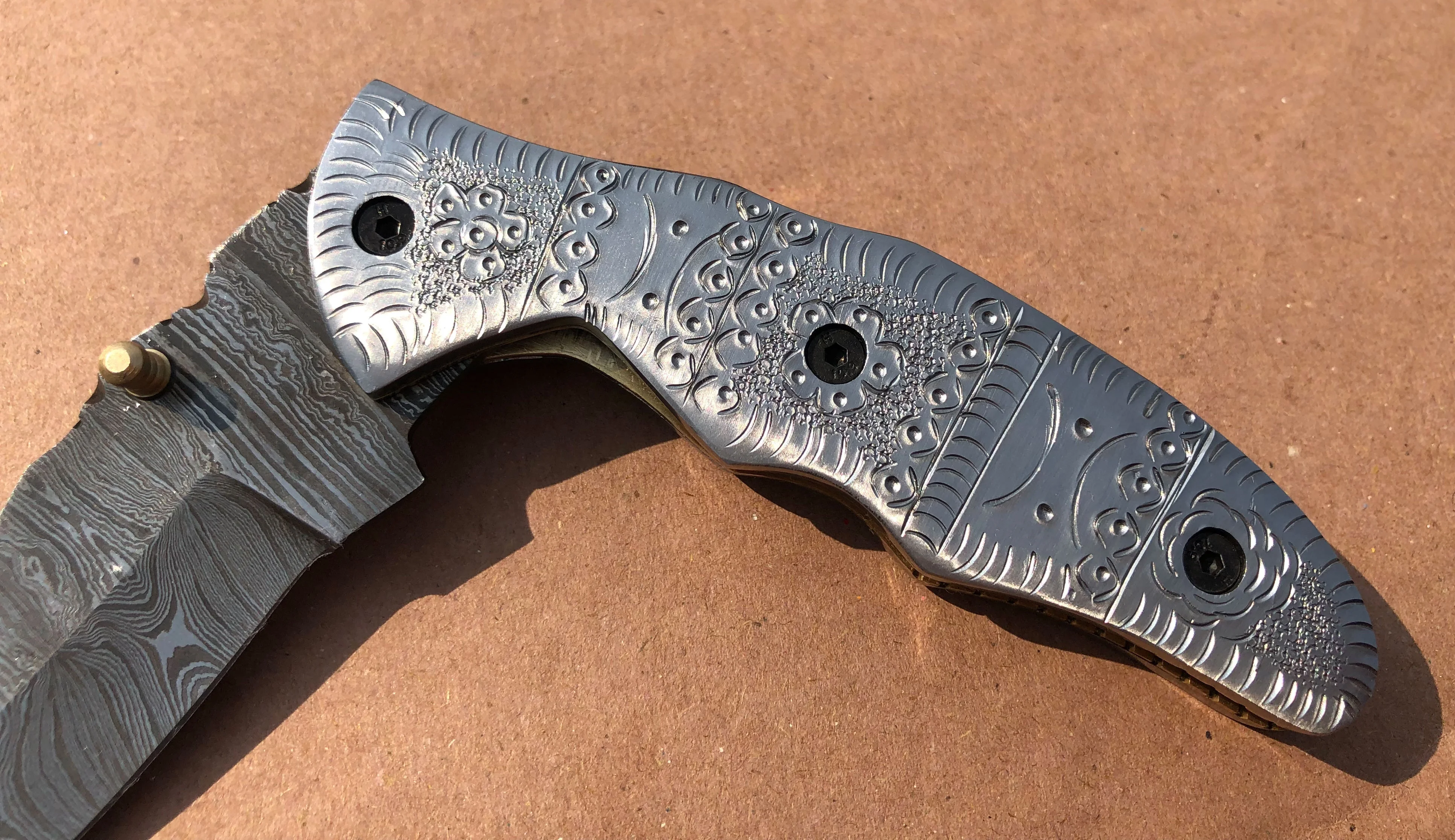 Best Outdoor Camping Hunting Bushcraft EDC Folding Pocket Knife Hand Engraved Foldable Knife With Portable Leather Sheath