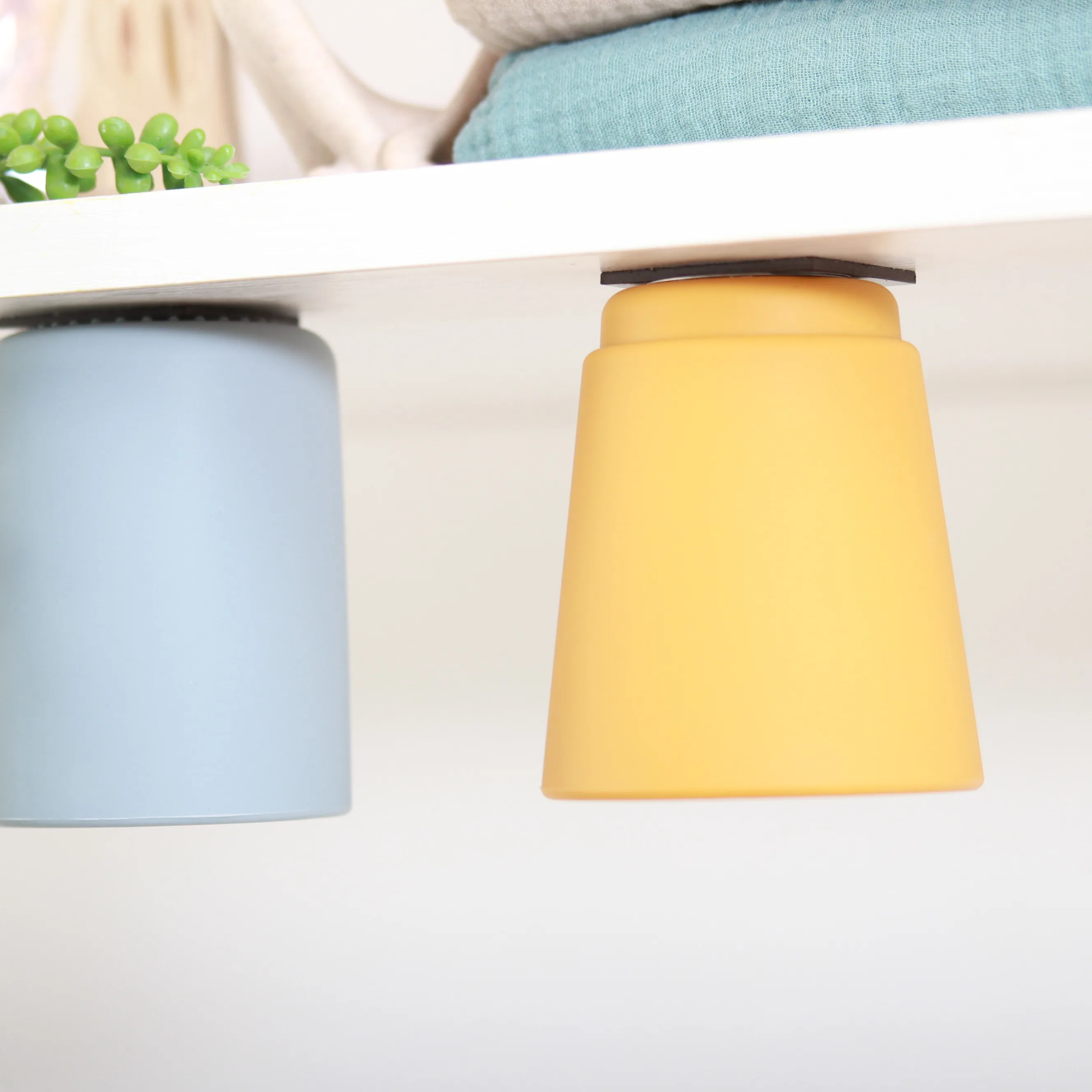 Silicone Magnetic Suction  Upside-down Draining Cup Brushing Cup Sticky Wall Inverted Mouthwash Cup