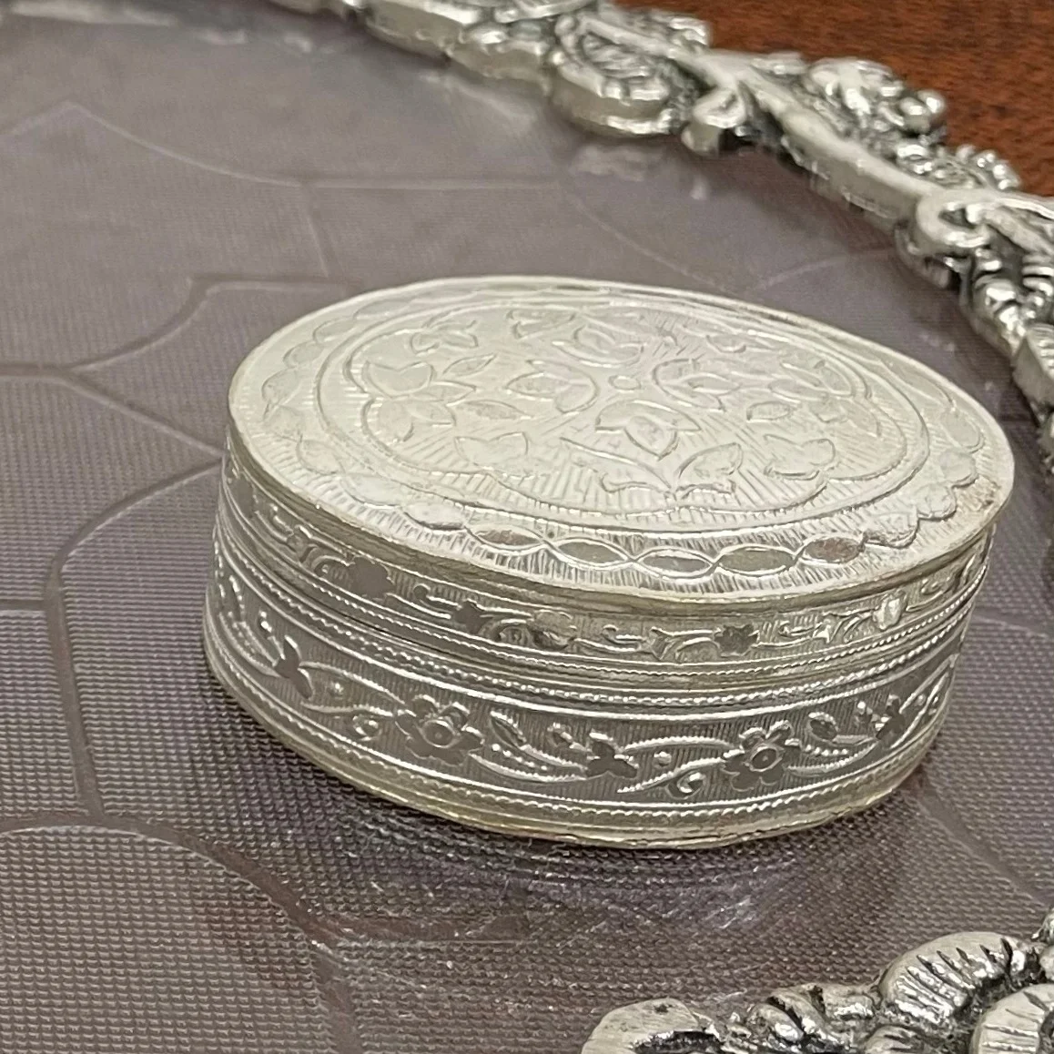 New Arrival Vintage Style German Round Jewelry Decorative Trinket Box Antique Metal Case Box For Gifts And Decoration