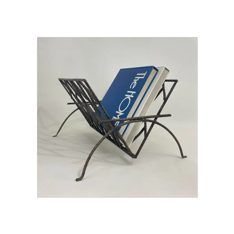 Hot Sales Classic Library Factory Price Bookshelf Design Iron Metal Leather Magazine Rack Holder Newspaper Rack