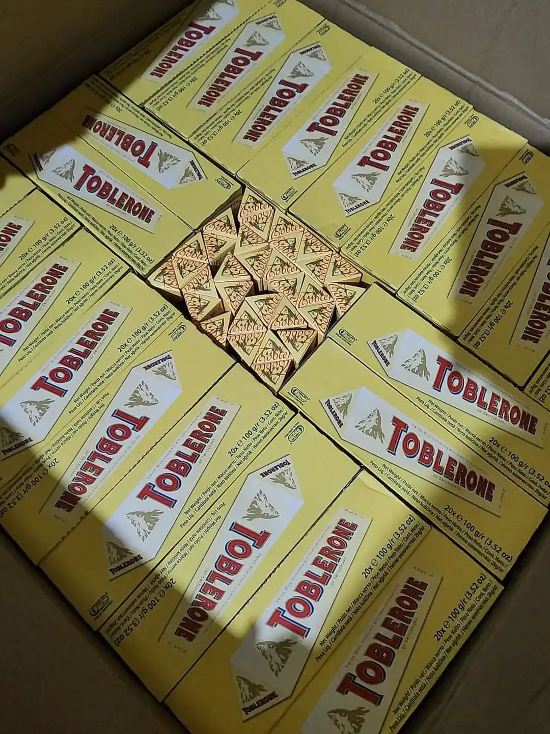 Официальная плитка молочного шоколада Toblerone изготовлена из швейцарского по оптовой цене