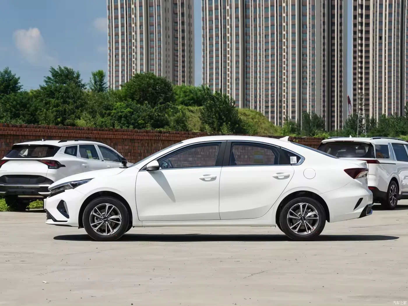 2023 Лидер продаж газовый автомобиль Kia K3 в наличии новый дешевый бензиновый седан левая рука высокая скорость для взрослых высокое качество