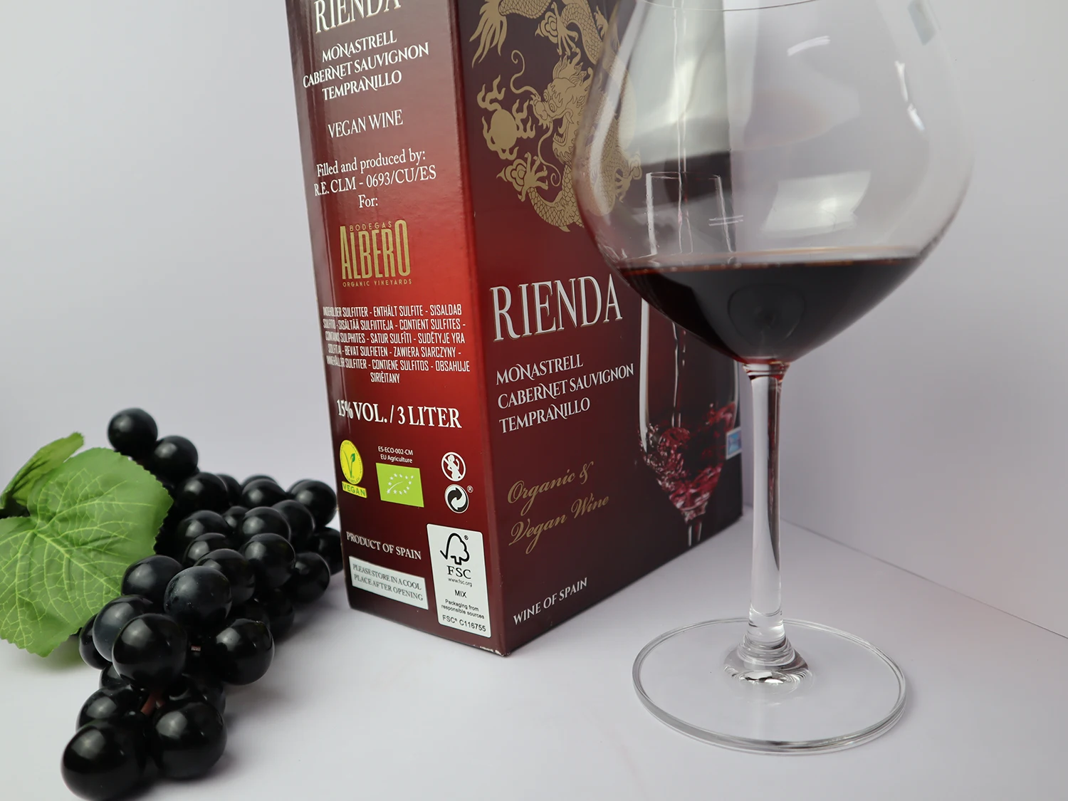 Packaging container box selection weight vegan style organic shelf origin type wine gift box Rienda from Spain
