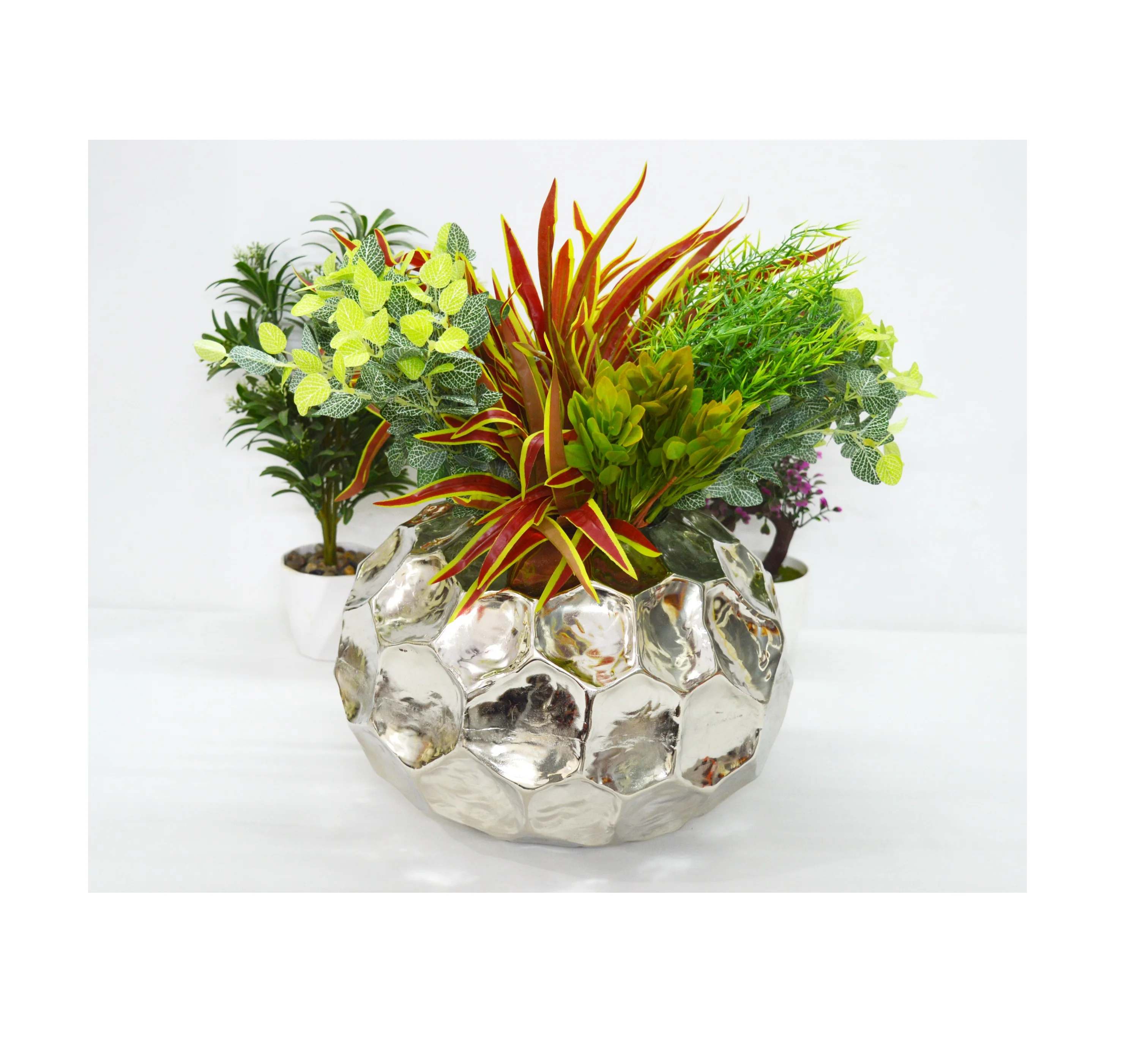 Pure High Quality Material Handmade Fancy Look Flower Vase Metal Nickel Plated Low Price Premium Home /Wedding Decoration Vases
