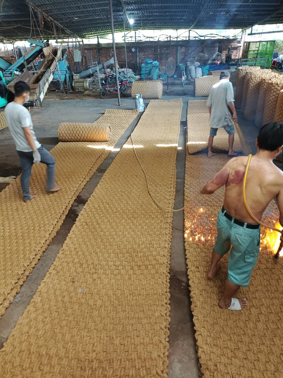 New Arrival 2023 Best quality Coconut plain coir mat from Vietnam for outdoor paving Size 1.0*10m , thickness 35mm 100% natural