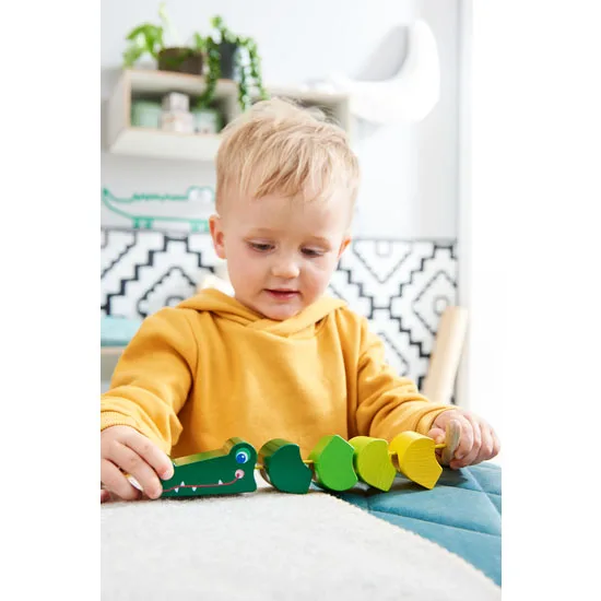 Amazon hot selling item Low MQO Wooden Threading game croc Educational Toys