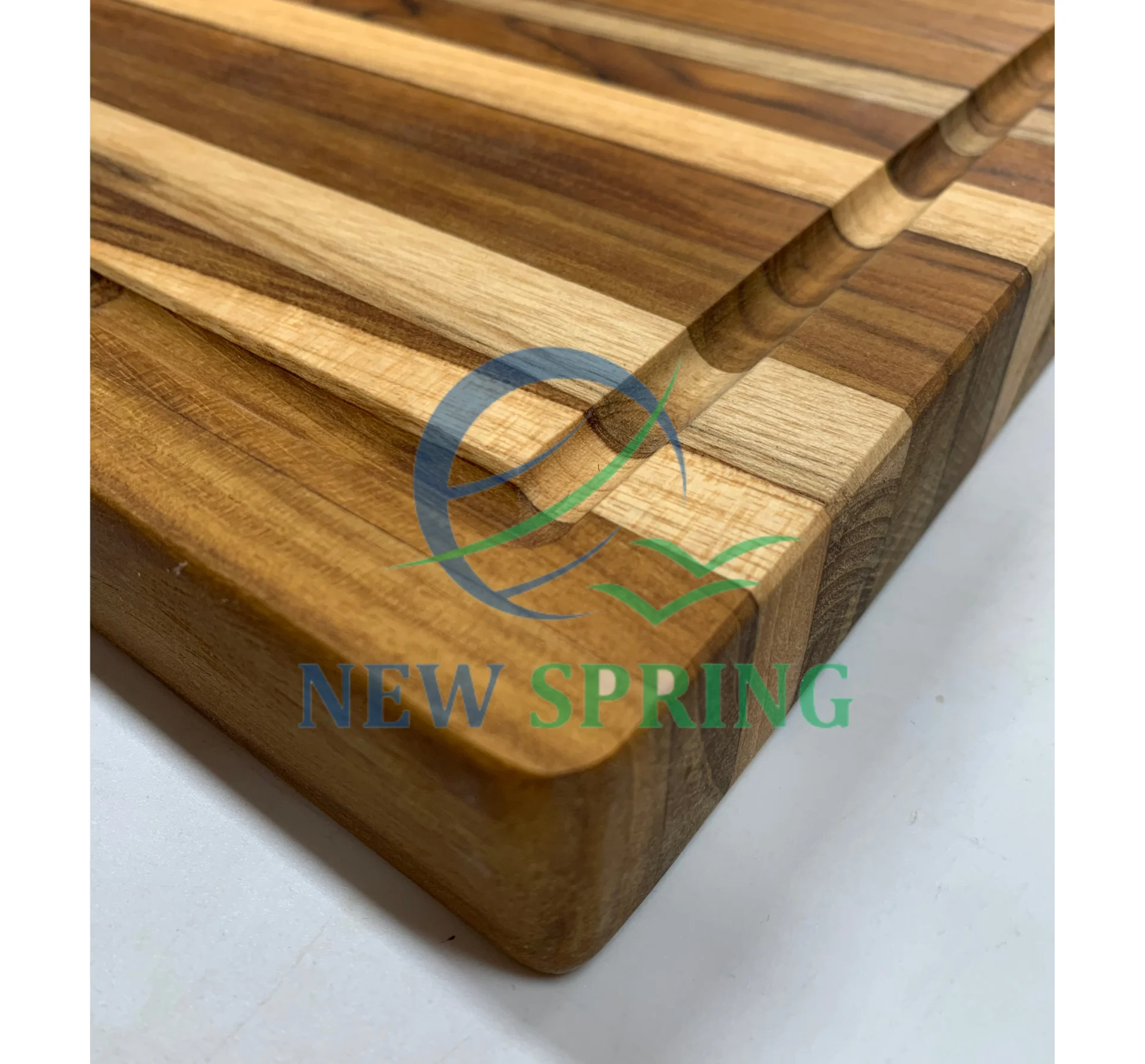 Best selling Edge grain teak wood board with pressed grooves integrated handle that can be used on both sides from Viet Nam